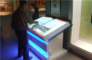 展馆翻书：科技赋能阅读，打造沉浸式文化体验新范式